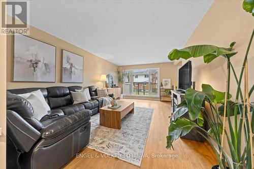 1332 Henry Farm Drive, Ottawa, ON - Indoor Photo Showing Living Room
