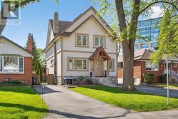 32 GREEN LANES Toronto, ON M8Z 4V6