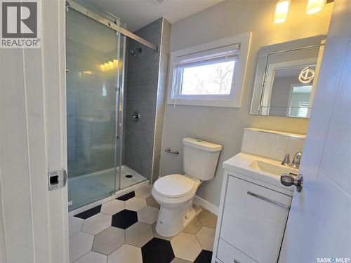 210 E Avenue N, Saskatoon, SK - Indoor Photo Showing Bathroom