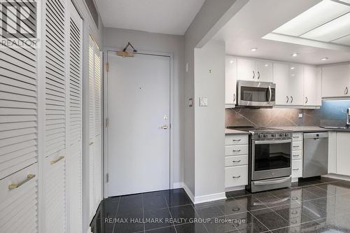 1404 - 160 George Street, Ottawa, ON - Indoor Photo Showing Kitchen
