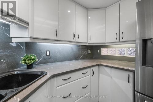 1404 - 160 George Street, Ottawa, ON - Indoor Photo Showing Kitchen