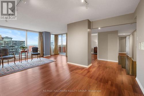 1404 - 160 George Street, Ottawa, ON - Indoor Photo Showing Living Room