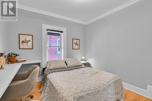 Bedroom (3) With Built-in Desk - 280 Flora Street, Ottawa, ON - Indoor Photo Showing Bedroom