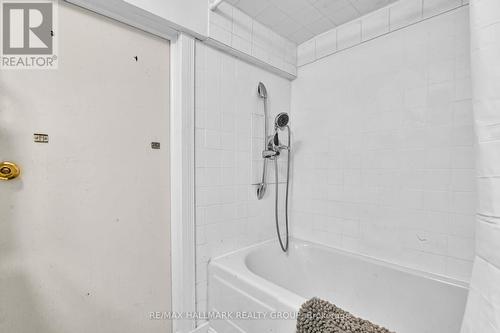 4 Piece Bathroom (Basement) Tub/Shower - 280 Flora Street, Ottawa, ON - Indoor Photo Showing Bathroom