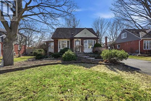 952 DANFORTH AVENUE  Burlington, ON L7T 1S8