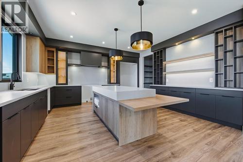 1120 Collinson Court, Kelowna, BC - Indoor Photo Showing Kitchen With Upgraded Kitchen