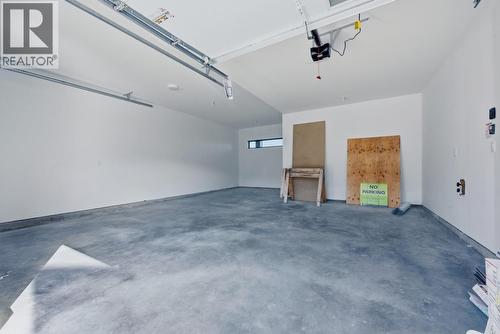 1120 Collinson Court, Kelowna, BC - Indoor Photo Showing Garage