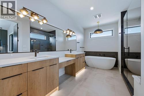 1120 Collinson Court, Kelowna, BC - Indoor Photo Showing Bathroom