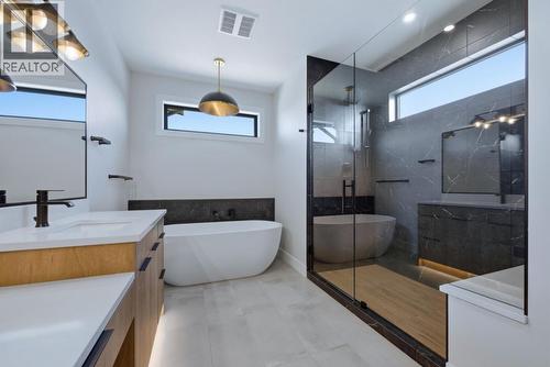 1120 Collinson Court, Kelowna, BC - Indoor Photo Showing Bathroom