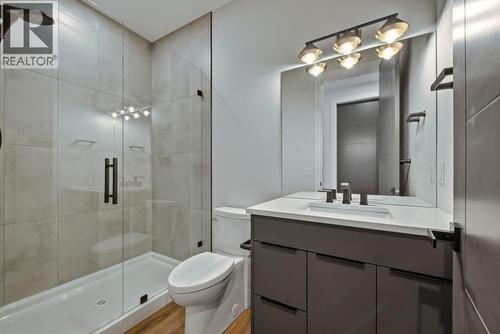 1120 Collinson Court, Kelowna, BC - Indoor Photo Showing Bathroom