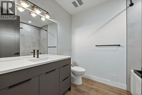 1120 Collinson Court, Kelowna, BC - Indoor Photo Showing Bathroom