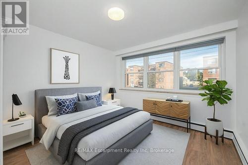 201 - 9 Grant Boulevard, Hamilton (Dundas), ON - Indoor Photo Showing Bedroom