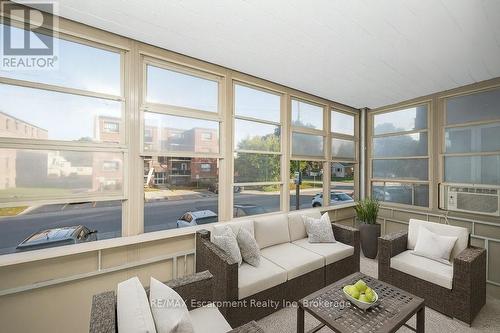 201 - 9 Grant Boulevard, Hamilton (Dundas), ON - Indoor Photo Showing Living Room