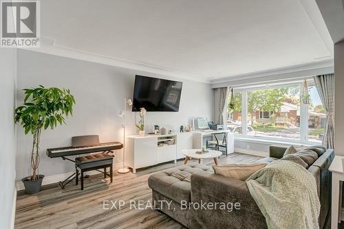 42 Terrace Drive, Hamilton, ON - Indoor Photo Showing Living Room