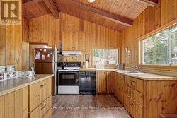 Main Cottage Kitchen - 