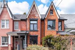 36 GOLDEN AVENUE Toronto, ON M6R 2J4