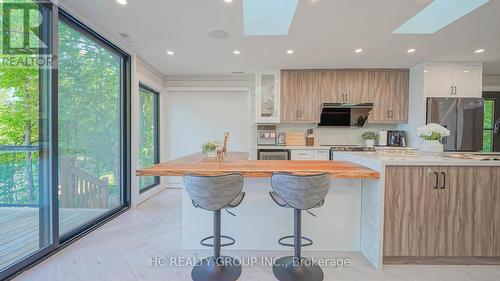 456 Silver Birch Drive, Tiny, ON - Indoor Photo Showing Kitchen With Upgraded Kitchen