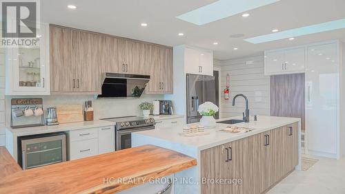 456 Silver Birch Drive, Tiny, ON - Indoor Photo Showing Kitchen With Upgraded Kitchen