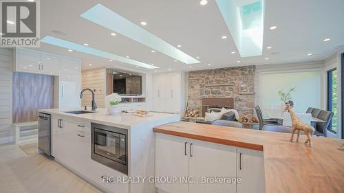 456 Silver Birch Drive, Tiny, ON - Indoor Photo Showing Kitchen With Upgraded Kitchen