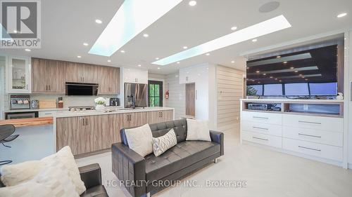 456 Silver Birch Drive, Tiny, ON - Indoor Photo Showing Kitchen