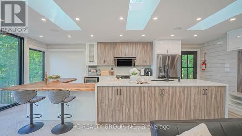 456 Silver Birch Drive, Tiny, ON - Indoor Photo Showing Kitchen