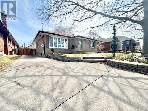 6902 DELL AVENUE  Niagara Falls, ON L2G 4V8