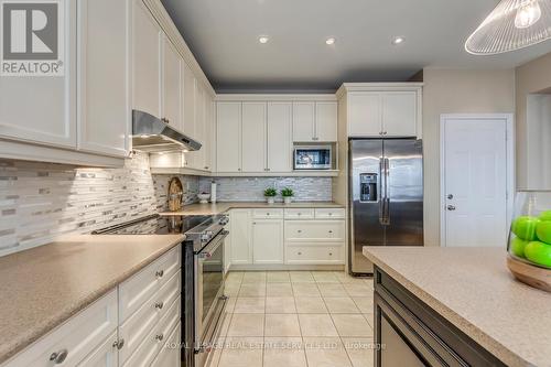 4709 Irena Avenue, Burlington, ON - Indoor Photo Showing Kitchen With Upgraded Kitchen