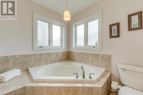 4709 Irena Avenue, Burlington, ON - Indoor Photo Showing Bathroom