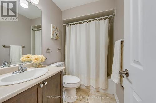 4709 Irena Avenue, Burlington, ON - Indoor Photo Showing Bathroom