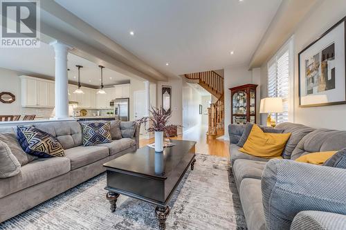 4709 Irena Avenue, Burlington, ON - Indoor Photo Showing Living Room