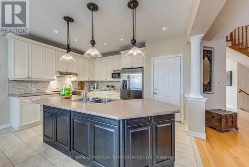 4709 Irena Avenue, Burlington, ON - Indoor Photo Showing Kitchen With Double Sink
