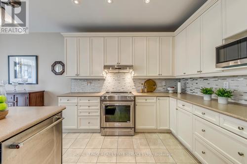 4709 Irena Avenue, Burlington, ON - Indoor Photo Showing Kitchen
