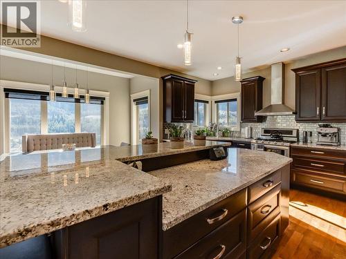 3733 Williston Road, Castlegar, BC - Indoor Photo Showing Kitchen With Upgraded Kitchen