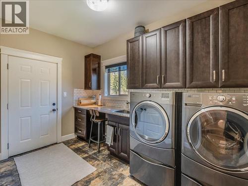 3733 Williston Road, Castlegar, BC - Indoor Photo Showing Laundry Room