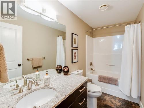 3733 Williston Road, Castlegar, BC - Indoor Photo Showing Bathroom