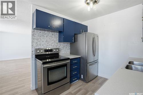 222 Smallwood Crescent, Saskatoon, SK - Indoor Photo Showing Kitchen With Double Sink