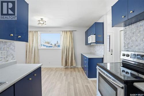 222 Smallwood Crescent, Saskatoon, SK - Indoor Photo Showing Kitchen