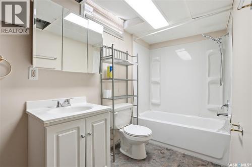 222 Smallwood Crescent, Saskatoon, SK - Indoor Photo Showing Bathroom