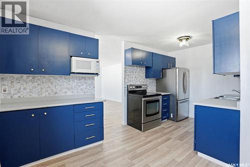 222 Smallwood Crescent, Saskatoon, SK - Indoor Photo Showing Kitchen
