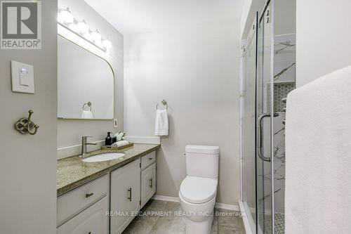 2405 Malcom Crescent, Burlington, ON - Indoor Photo Showing Bathroom