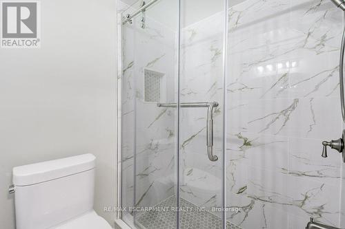 2405 Malcom Crescent, Burlington, ON - Indoor Photo Showing Bathroom