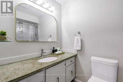 2405 Malcom Crescent, Burlington, ON - Indoor Photo Showing Bathroom