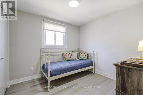 2405 Malcom Crescent, Burlington, ON - Indoor Photo Showing Bedroom