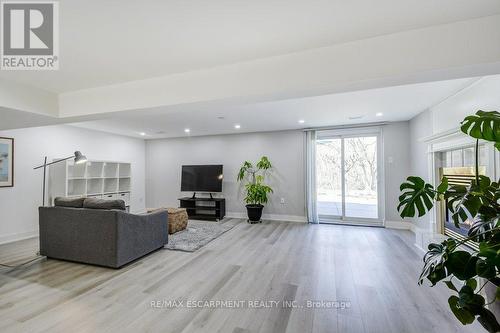 2405 Malcom Crescent, Burlington, ON - Indoor Photo Showing Other Room