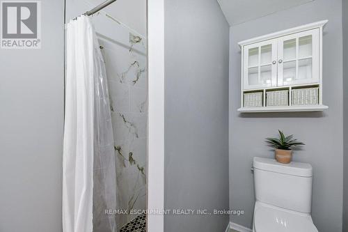 2405 Malcom Crescent, Burlington, ON - Indoor Photo Showing Bathroom