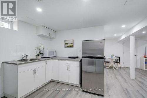 2405 Malcom Crescent, Burlington, ON - Indoor Photo Showing Kitchen
