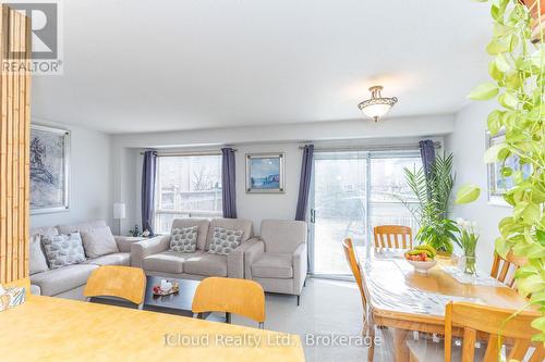 3842 Ridgepoint Way, Mississauga, ON - Indoor Photo Showing Living Room
