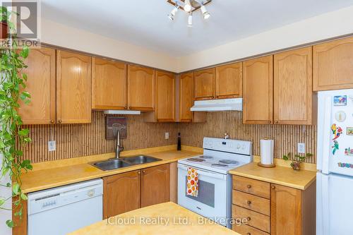 3842 Ridgepoint Way, Mississauga, ON - Indoor Photo Showing Kitchen With Double Sink