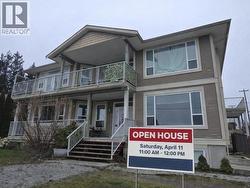 6402 HILLCREST AVE Powell River, BC None