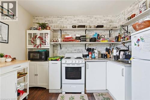 436 Mcalpine Avenue N, Welland, ON - Indoor Photo Showing Kitchen